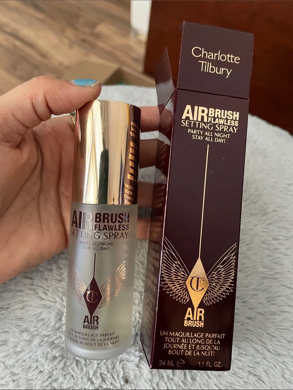 Charlotte Tilbury Airbrush Flawless Setting Spray - Gold & Maroon